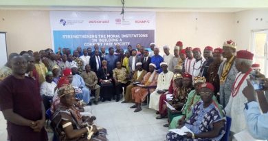 Traditional and religious leaders in Enugu State, weekend, signed a commitment to join in the fight against corruption.