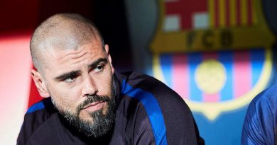 Barcelona Sacks Valdes As Coach