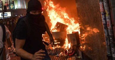 Hong Kong Protesters Defy Mask Ban