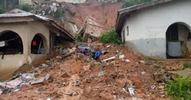 Update: Woman, Three Children Trapped As Building Collapses In Lagos