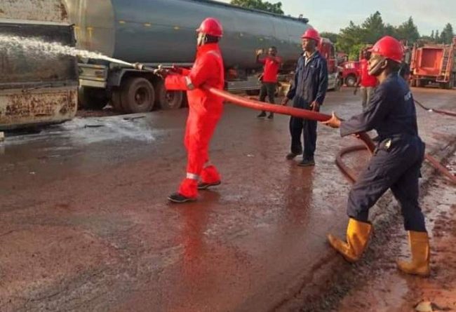 BREAKING: Fully Loaded Petrol Tanker Falls At Enugu-Onitsha Expressway