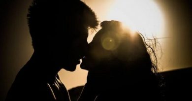 Kissing Can Attract 9 Diseases, 80m Bacterias