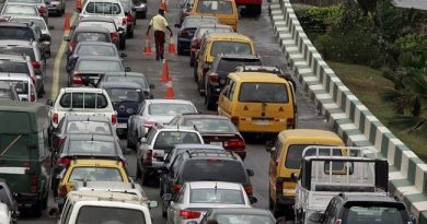 Lagosians Groan As Traffic Gridlock Persists, See Video