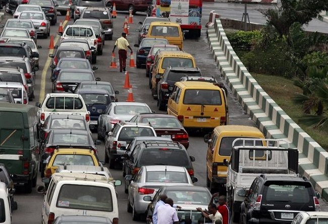 Lagosians Groan As Traffic Gridlock Persists, See Video