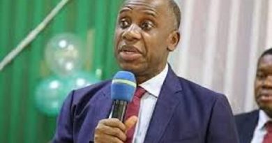 FG Cannot Intervene In Ban Of Okada, Tricycles In Lagos – Amaechi