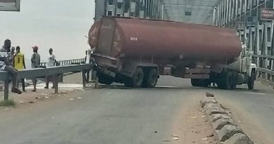 It is a total lockdown at the entry point of South-Eastern Nigeria as the River Niger bridge is reportedly blocked by a tanker conveying petroleum product lost control while trying to make an emergency U-turn on the bridge.