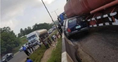 Otedola Bridge Accident: How Trapped Passengers Struggled To Escape From A Bus (Graphic Video)