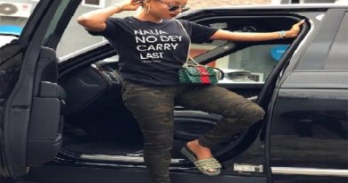 Elegant Toke Makinwa In 24 Beautiful Car Pose Photos