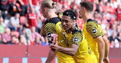 Bellingham Celebrates Borussia Dortmund Winner in an Unusual Fashion Drinking His First Beer Since He Turned 18 Years