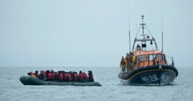 27 Migrants Die as Boat Sinks in English Channel