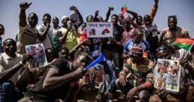 Disgruntled Burkina workers welcome coup