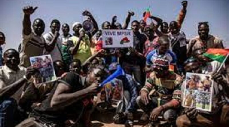 Disgruntled Burkina workers welcome coup